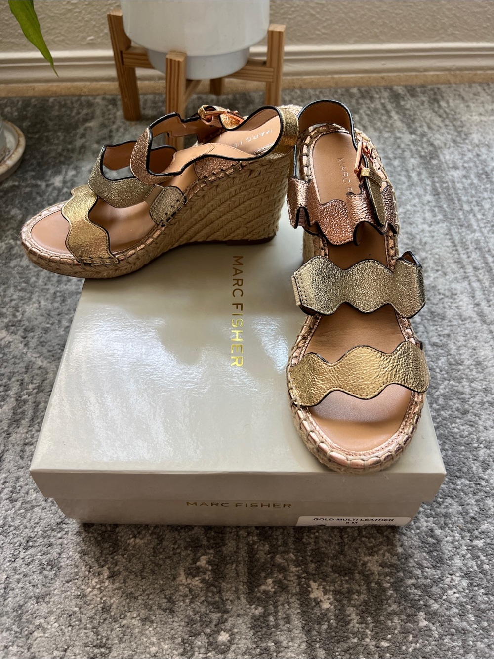 Marc Fisher Karida Wedge Sandal Metallic Gold Multi-Tone Wedge Sandals Size 8